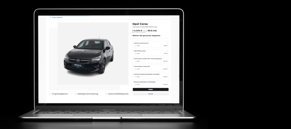 Ein Laptop-Bildschirm zeigt eine Online-Autoverkaufsseite. Auf der linken Seite ist ein Bild eines grauen Opel Corsa abgebildet. Auf der rechten Seite sind Details zum Auto, einschlie&szlig;lich Modell und Preis (&euro;14.970) sowie monatliche Raten (&euro;101), aufgelistet. Darunter gibt es mehrere Auswahlm&ouml;glichkeiten f&uuml;r